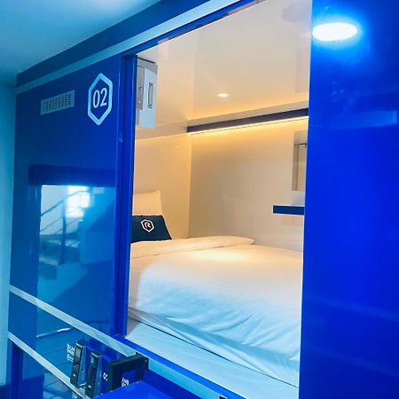 Rosalyne Sleepbox Malioboro 3 Hotel Jogjacarta Exterior foto