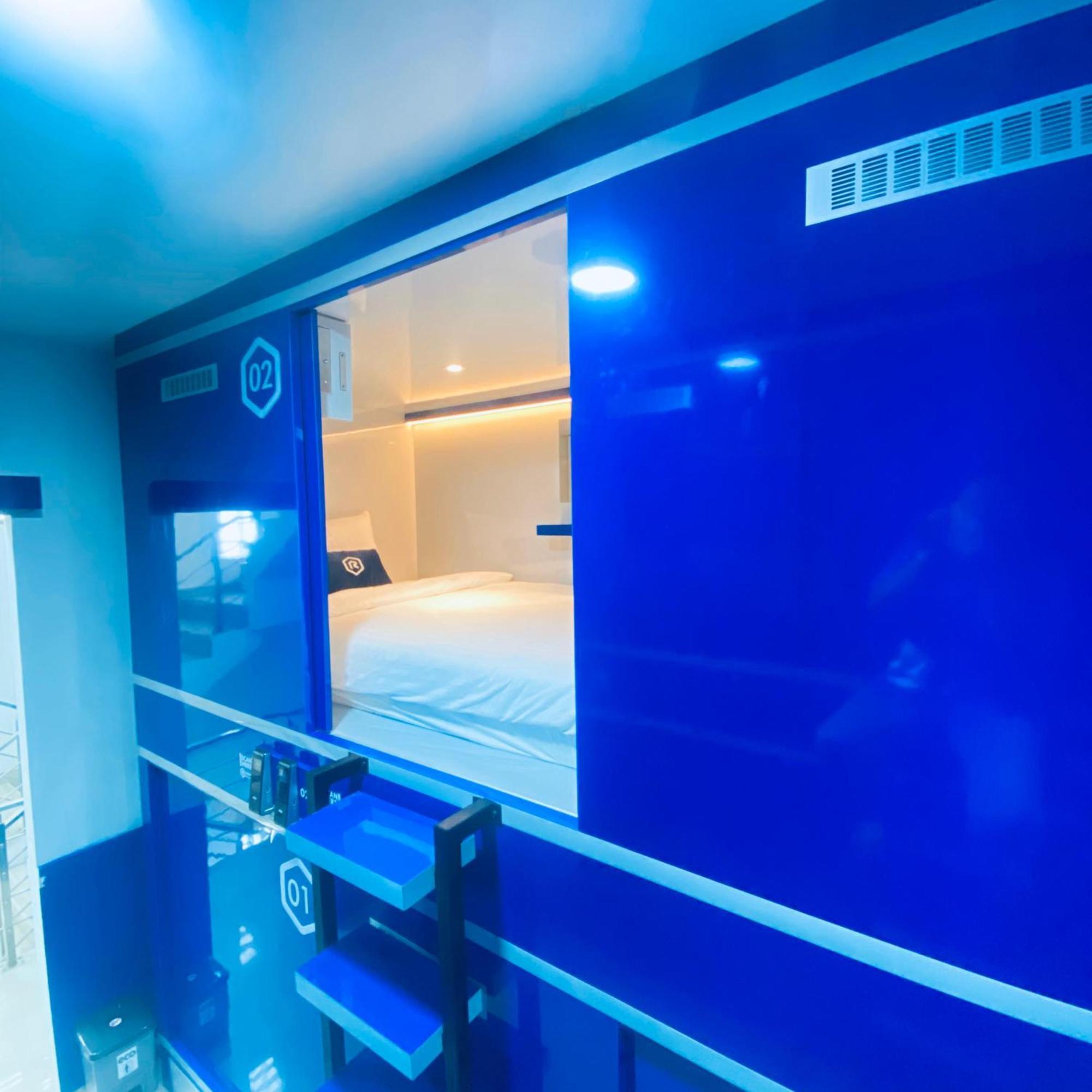 Rosalyne Sleepbox Malioboro 3 Hotel Jogjacarta Exterior foto