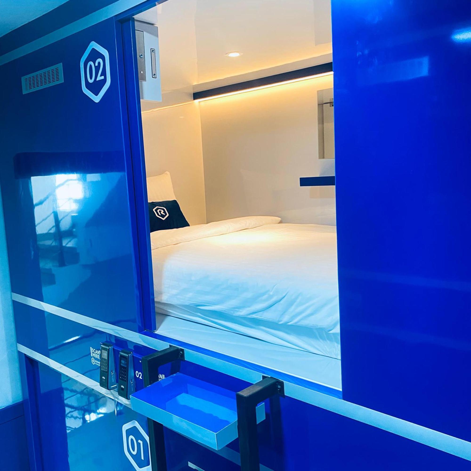 Rosalyne Sleepbox Malioboro 3 Hotel Jogjacarta Exterior foto