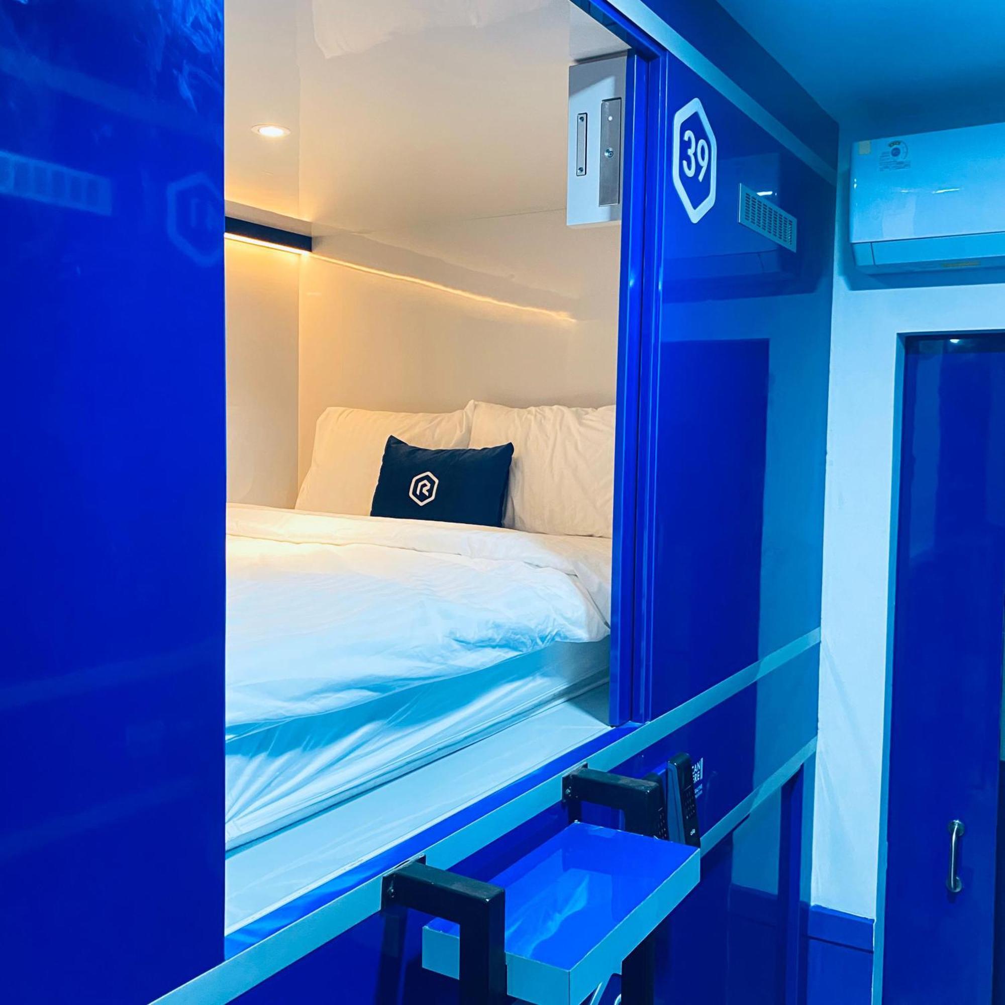 Rosalyne Sleepbox Malioboro 3 Hotel Jogjacarta Exterior foto