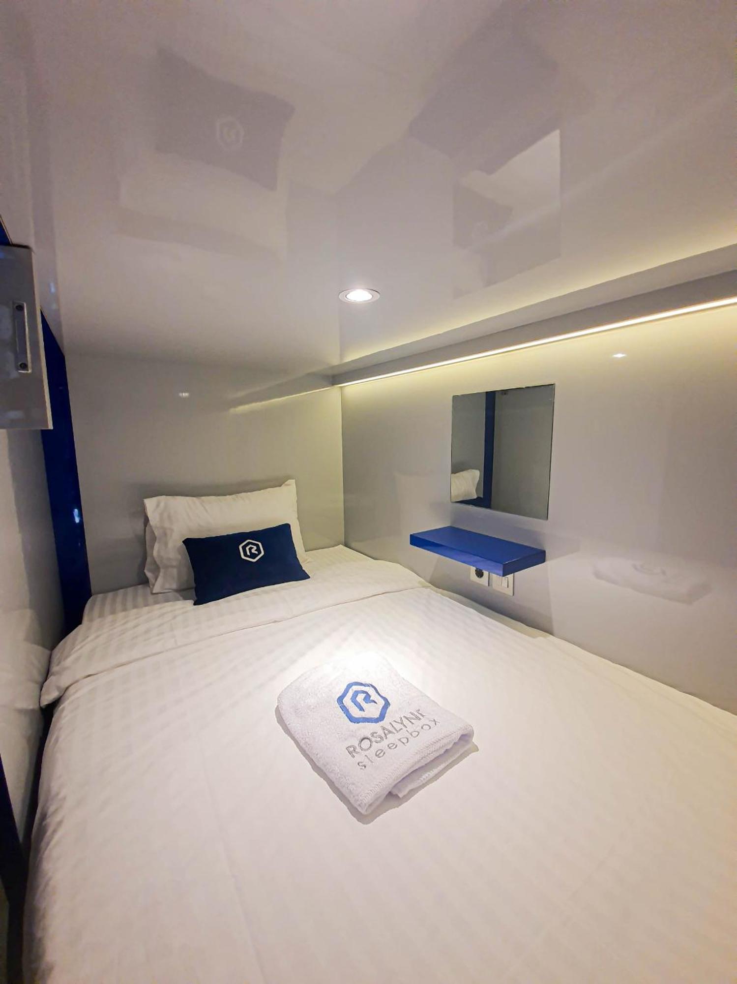 Rosalyne Sleepbox Malioboro 3 Hotel Jogjacarta Exterior foto