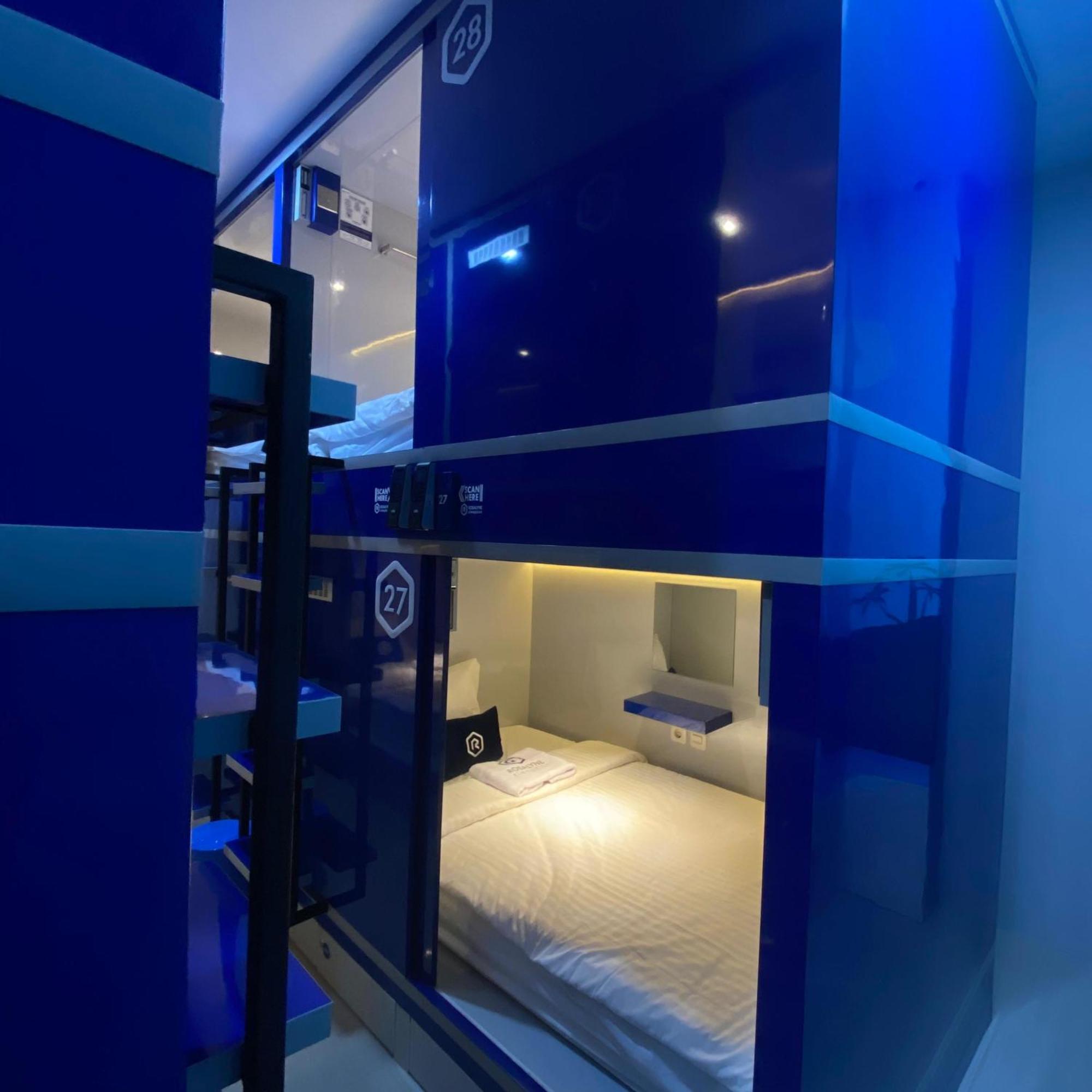 Rosalyne Sleepbox Malioboro 3 Hotel Jogjacarta Exterior foto