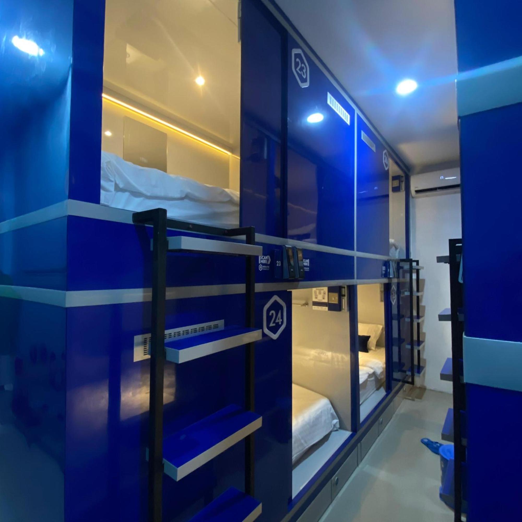 Rosalyne Sleepbox Malioboro 3 Hotel Jogjacarta Exterior foto