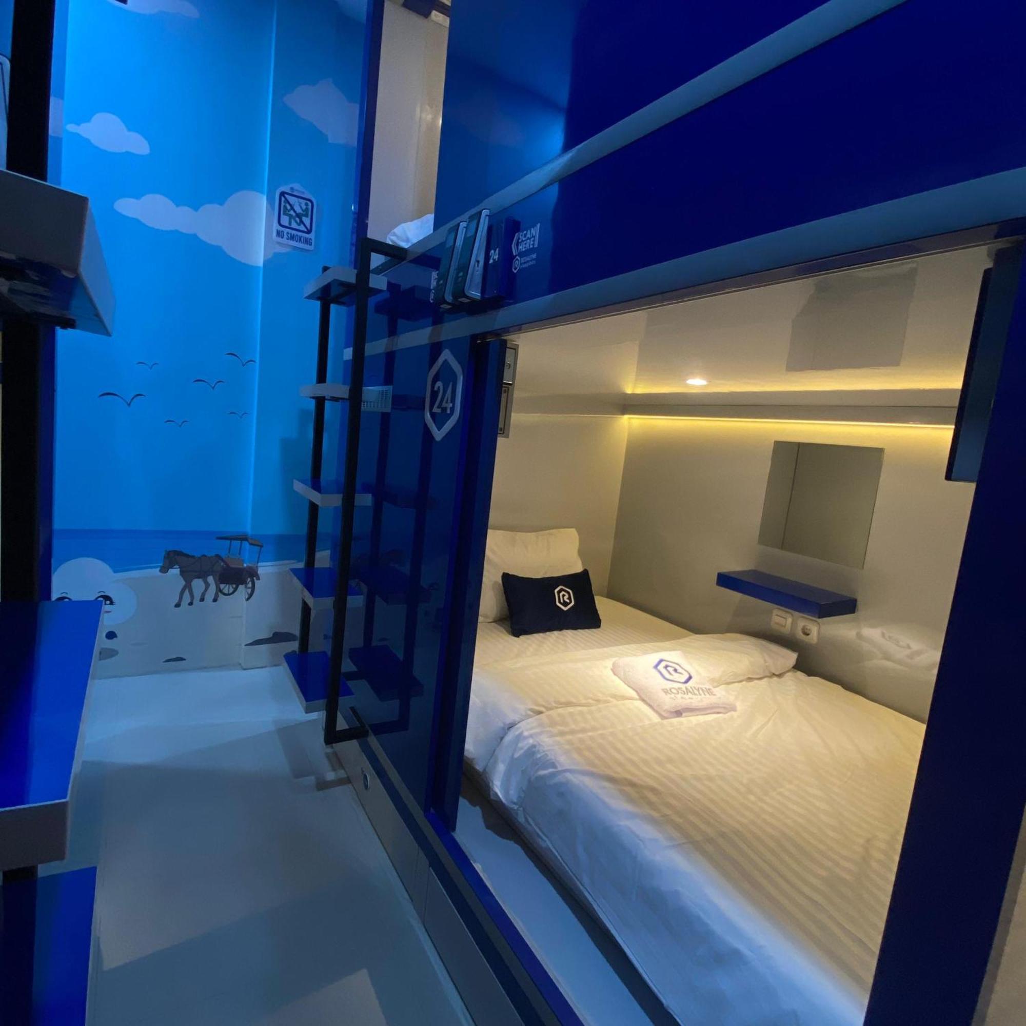 Rosalyne Sleepbox Malioboro 3 Hotel Jogjacarta Exterior foto