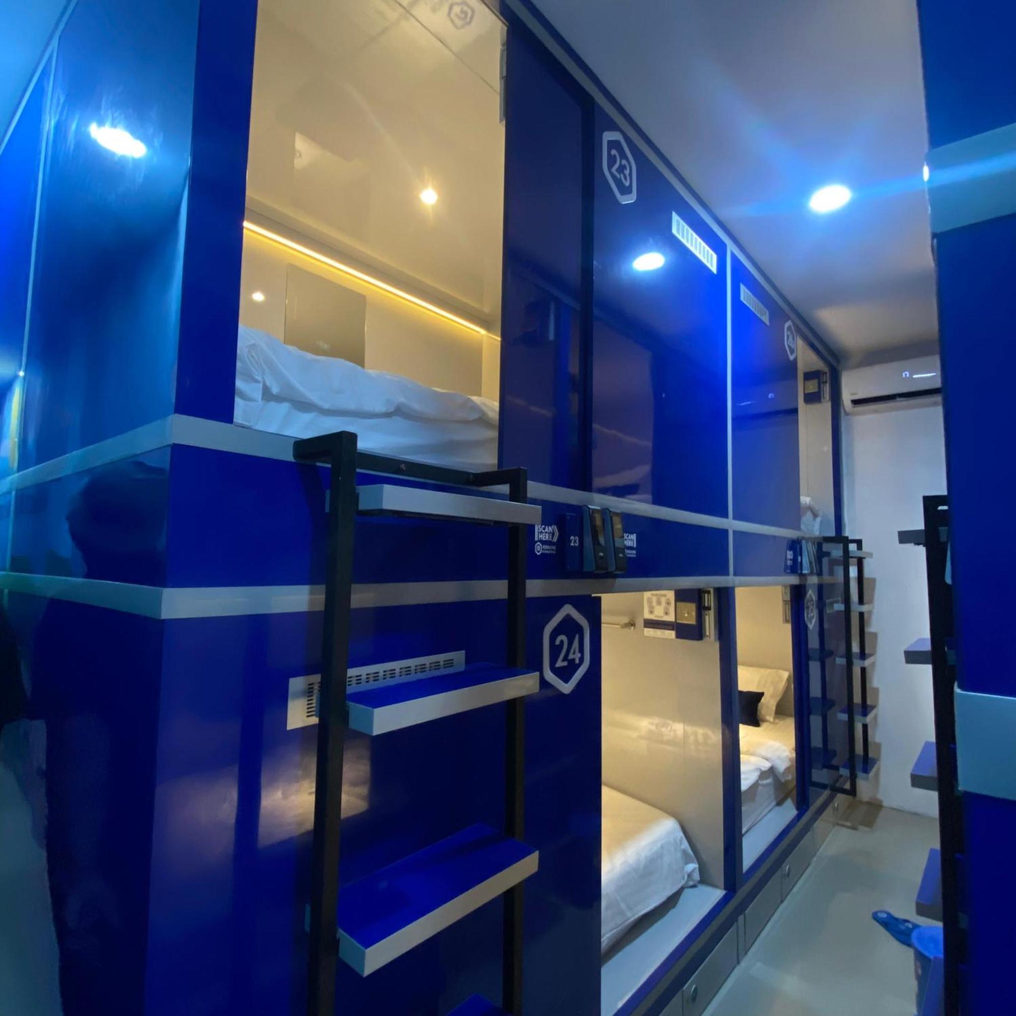 Rosalyne Sleepbox Malioboro 3 Hotel Jogjacarta Exterior foto